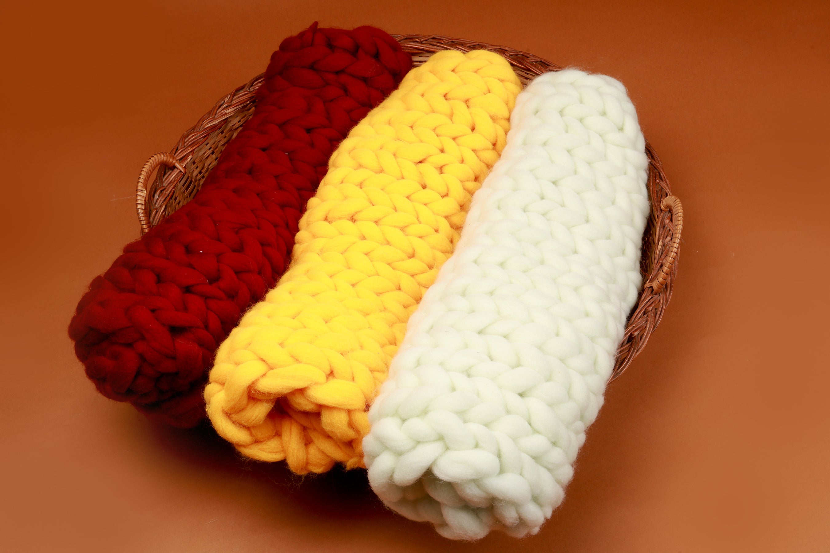 Chunky Knit Baby Photography Mat – Soft, Cozy, and Stylish Blanket in Red, Yellow, and White for Newborn Photoshoots and Milestone Memories