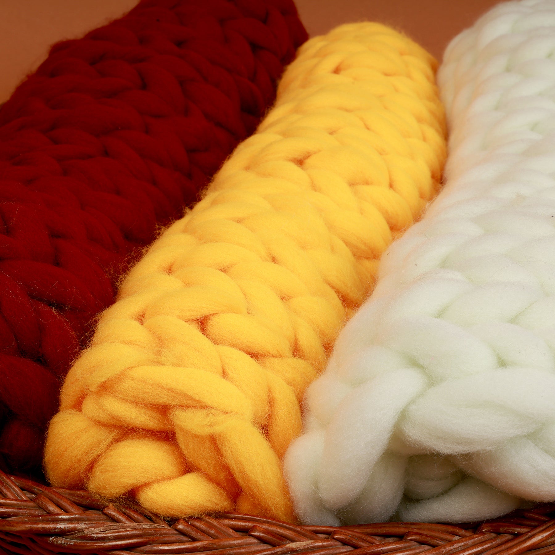 Chunky Knit Baby Photography Mat – Soft, Cozy, and Stylish Blanket in Red, Yellow, and White for Newborn Photoshoots and Milestone Memories