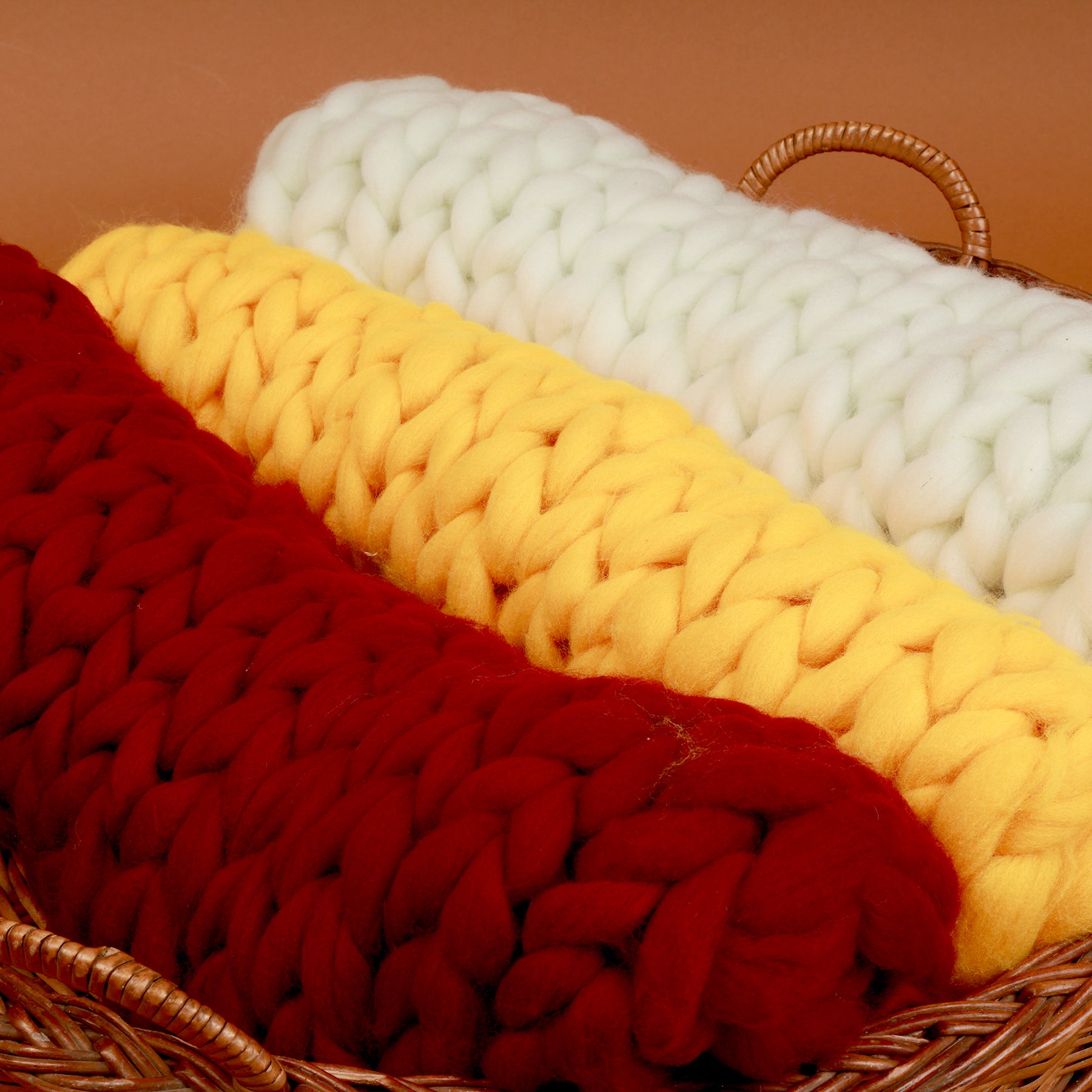 Chunky Knit Baby Photography Mat – Soft, Cozy, and Stylish Blanket in Red, Yellow, and White for Newborn Photoshoots and Milestone Memories