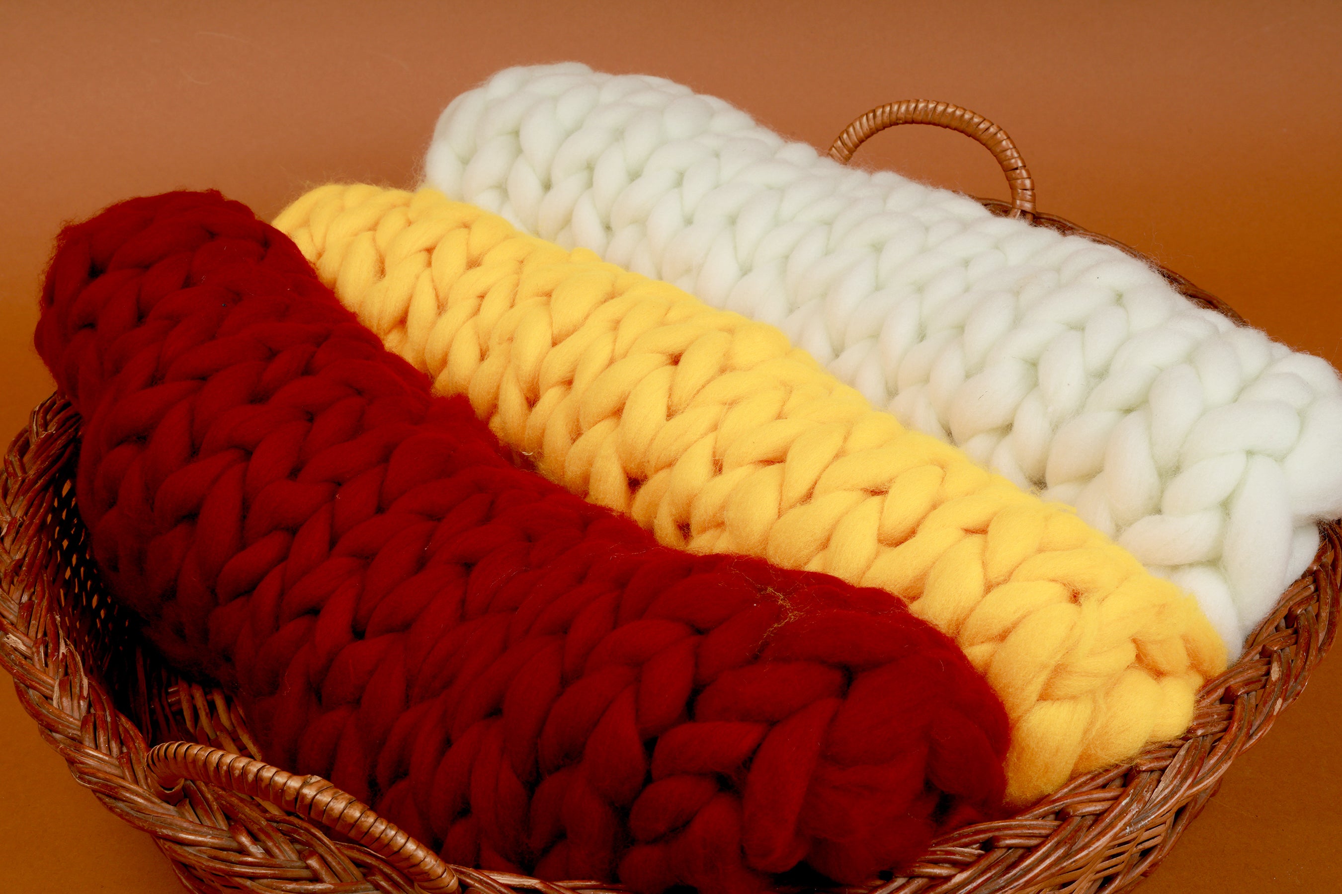 Chunky Knit Baby Photography Mat – Soft, Cozy, and Stylish Blanket in Red, Yellow, and White for Newborn Photoshoots and Milestone Memories